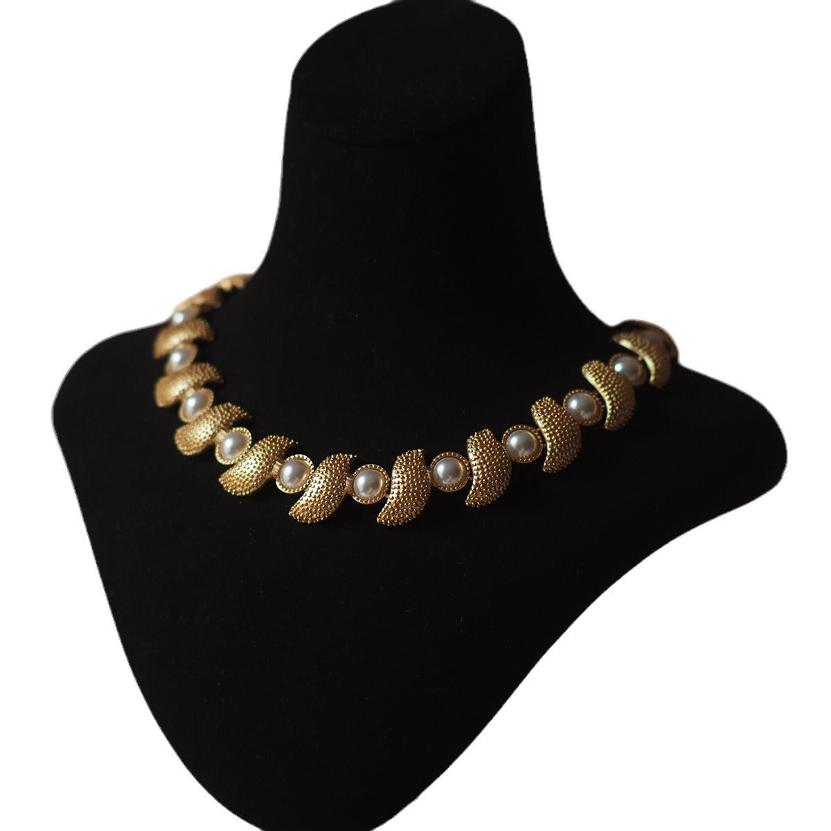 French elegant retro niche design, simple and fashionable, trendy birthday ribbon pearl necklace