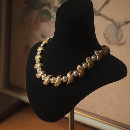 French elegant retro niche design, simple and fashionable, trendy birthday ribbon pearl necklace